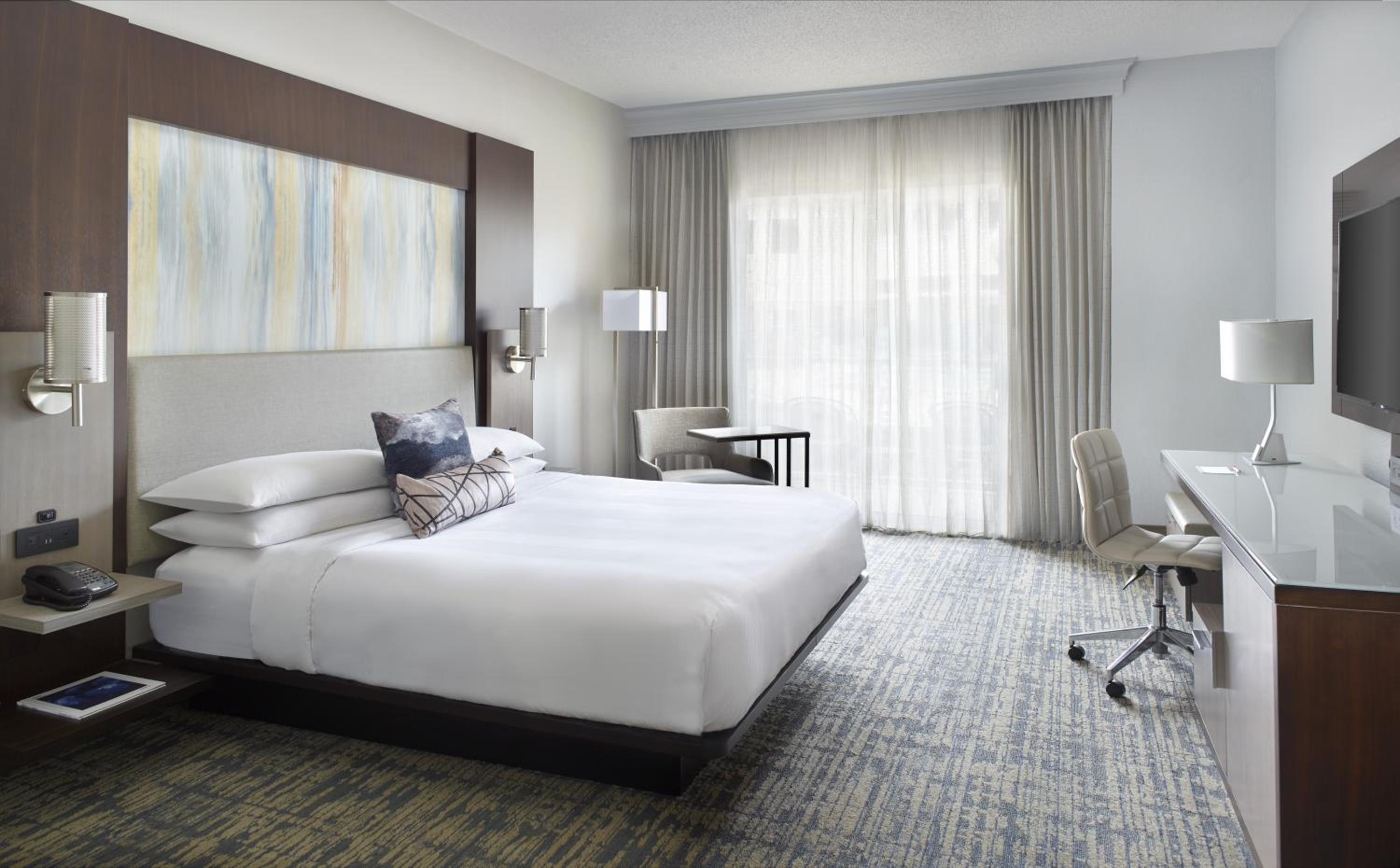 غرفة بسرير كينج لذوي الإعاقة، Atlanta Evergreen Lakeside Resort 2/6