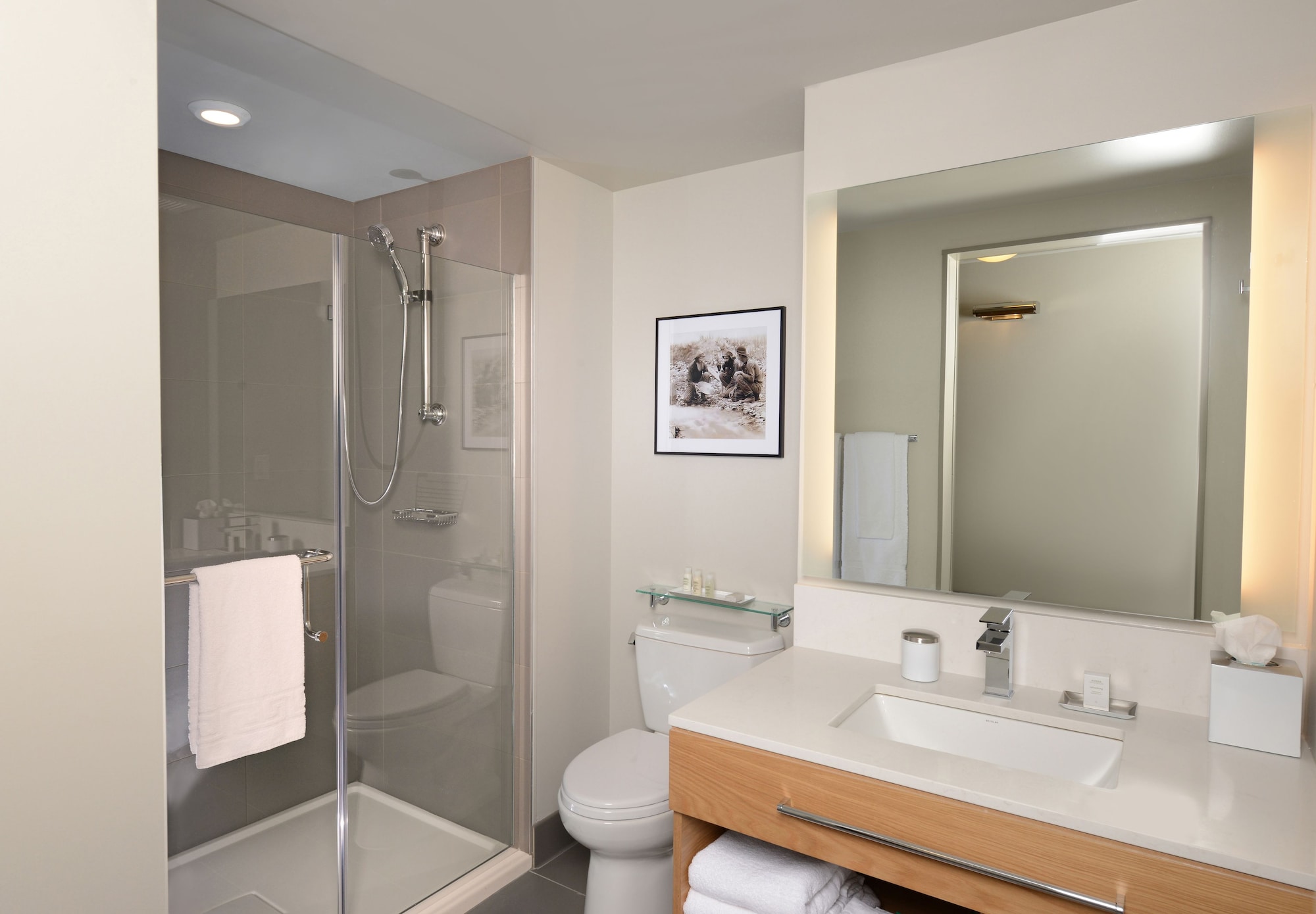 Expanded, Standard, King Bed, City View، Hotel Indigo Denver Downtown - Union Station, an IHG Hotel 8/10