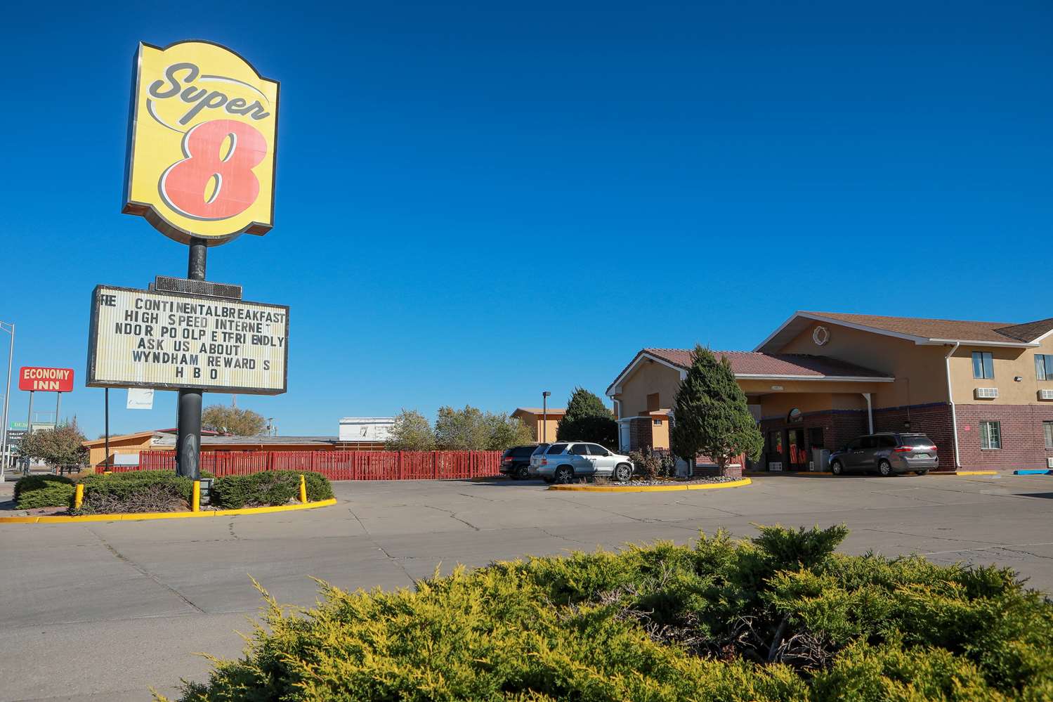 Super 8 By Wyndham Gallup 4/26