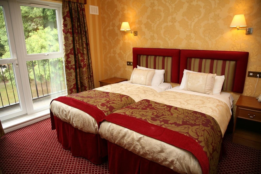 Classic, Twin Beds, Scenic View
