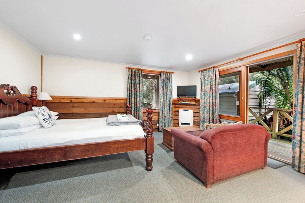 Comfort, Suite, Cabin, Queen Bed, Garden View, Kitchenette