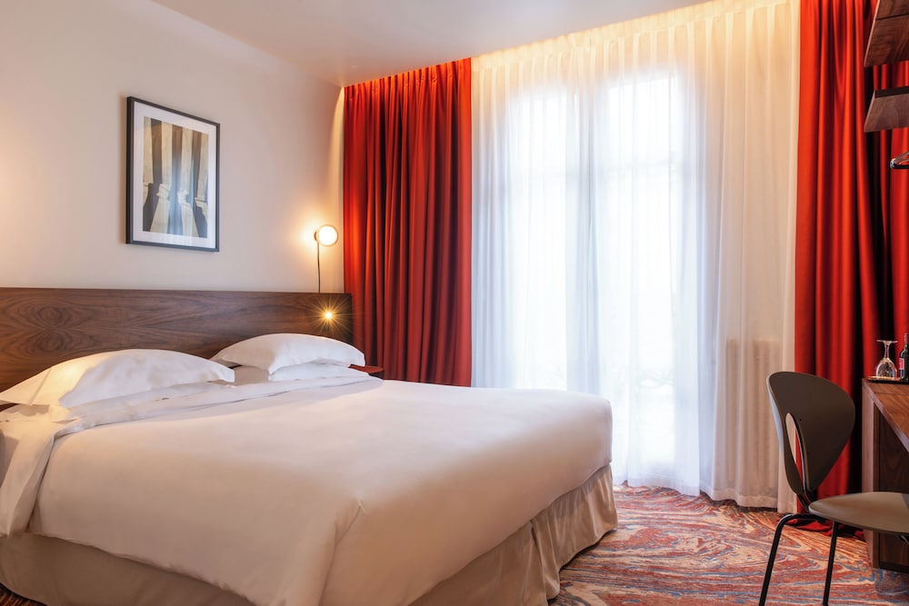 SUPERIOR, EXECUTIVE, DOUBLE OR TWIN BED