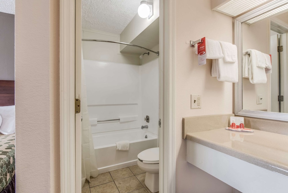 Econo Lodge Eden, NC 28/29