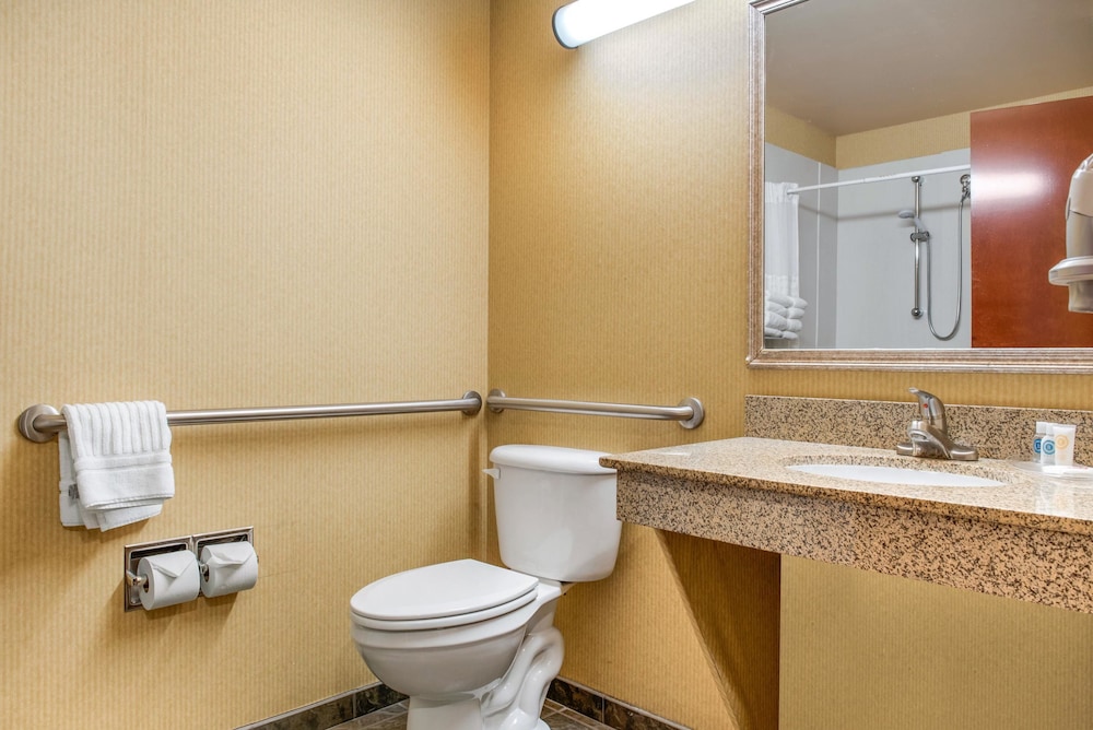 Comfort Suites Louisville Airport 11/35