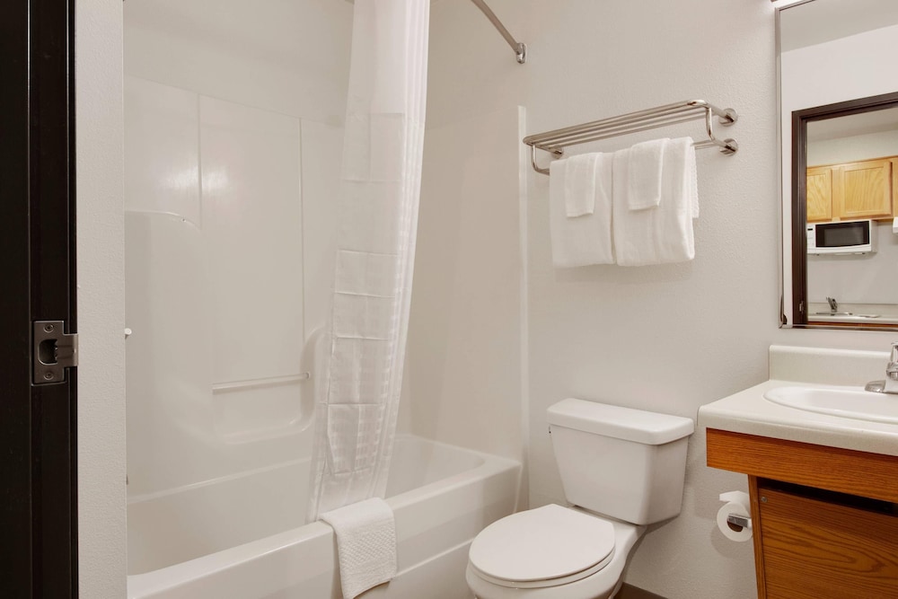 WoodSpring Suites Conroe 26/32