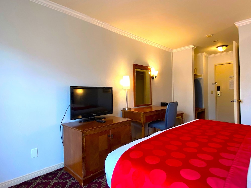 Ramada by Wyndham Los Angeles/Koreatown West 11/33