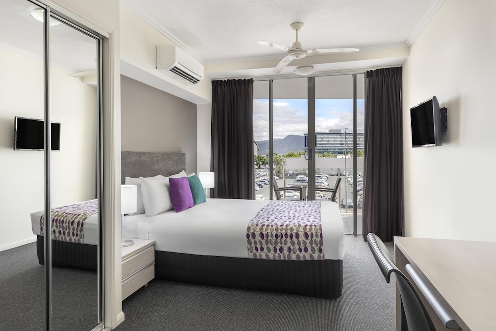 PARK REGIS CITY QUAYS 27/53
