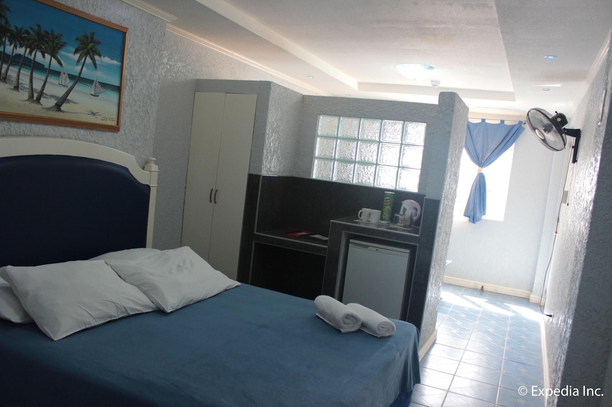 EXECUTIVE, BEACH FRONT