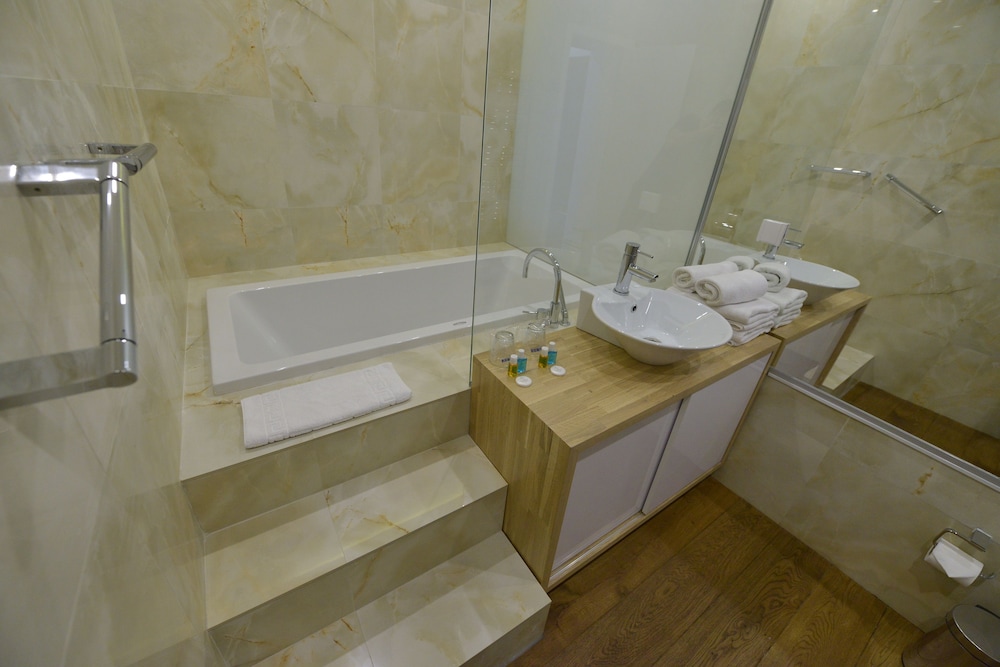 Boutique Rooms 48/50