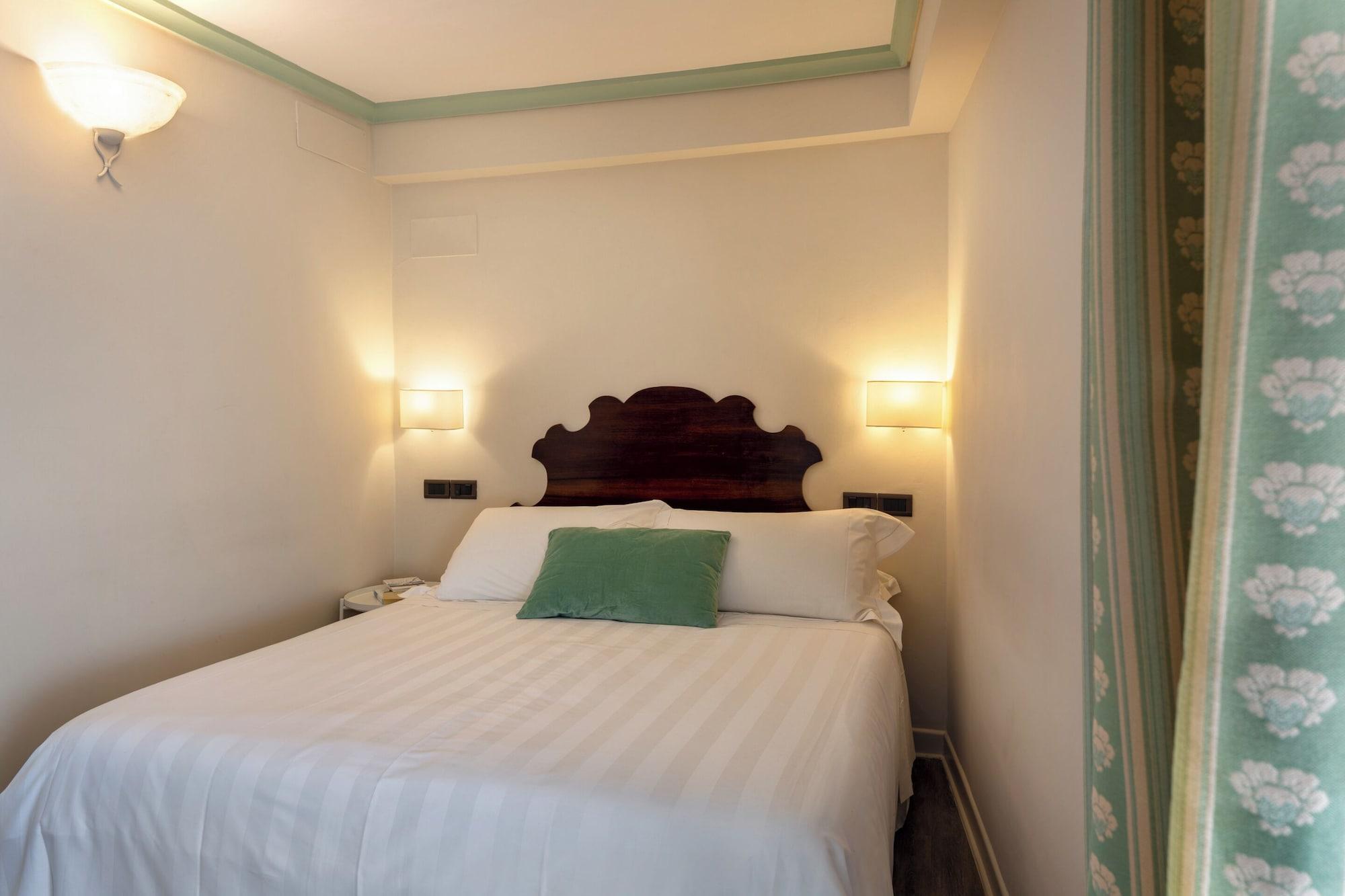 Classic, Double or Twin Bed
