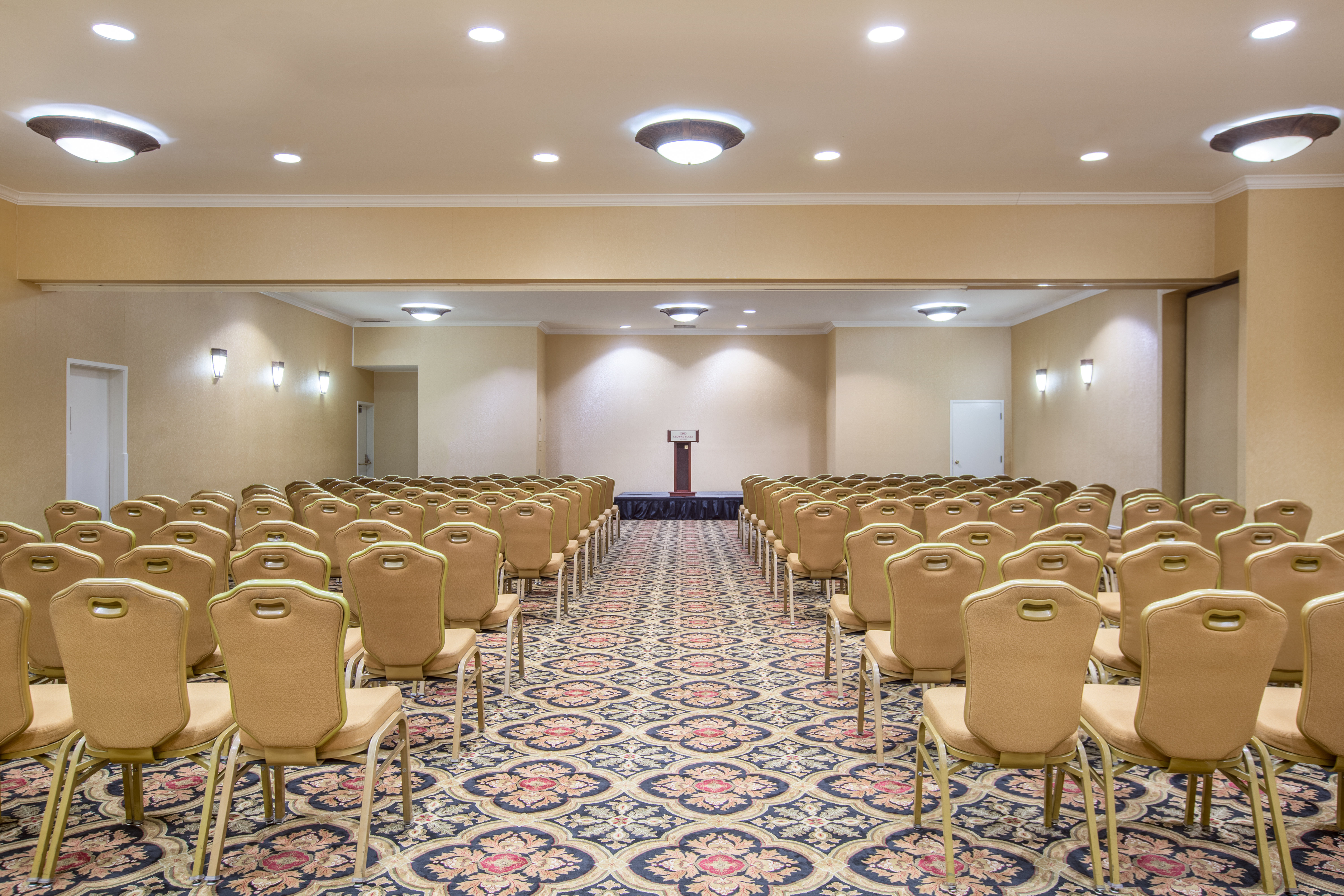 Crowne Plaza San Diego Mission Valley 30/50