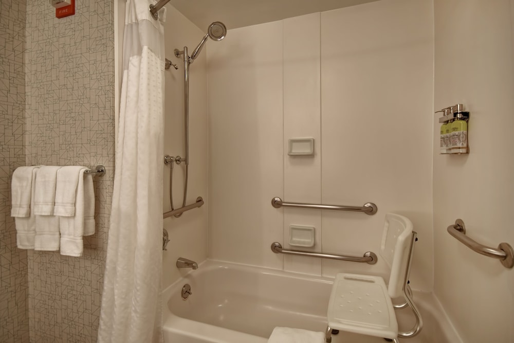 Holiday Inn Express Newport North - Middletown 15/49