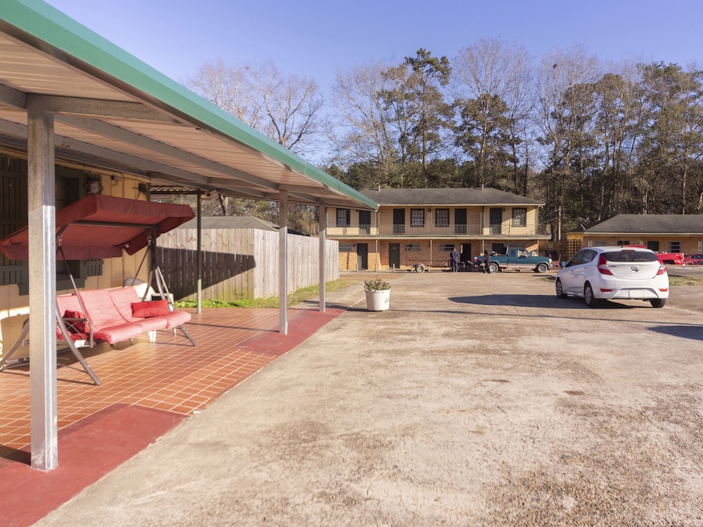 Hotel Brookhaven MS Hwy 51 North 1/34