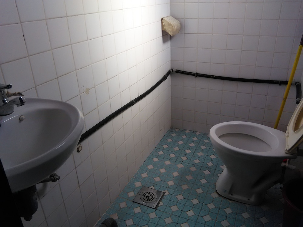 Kapit Hotel Kuching 27/28