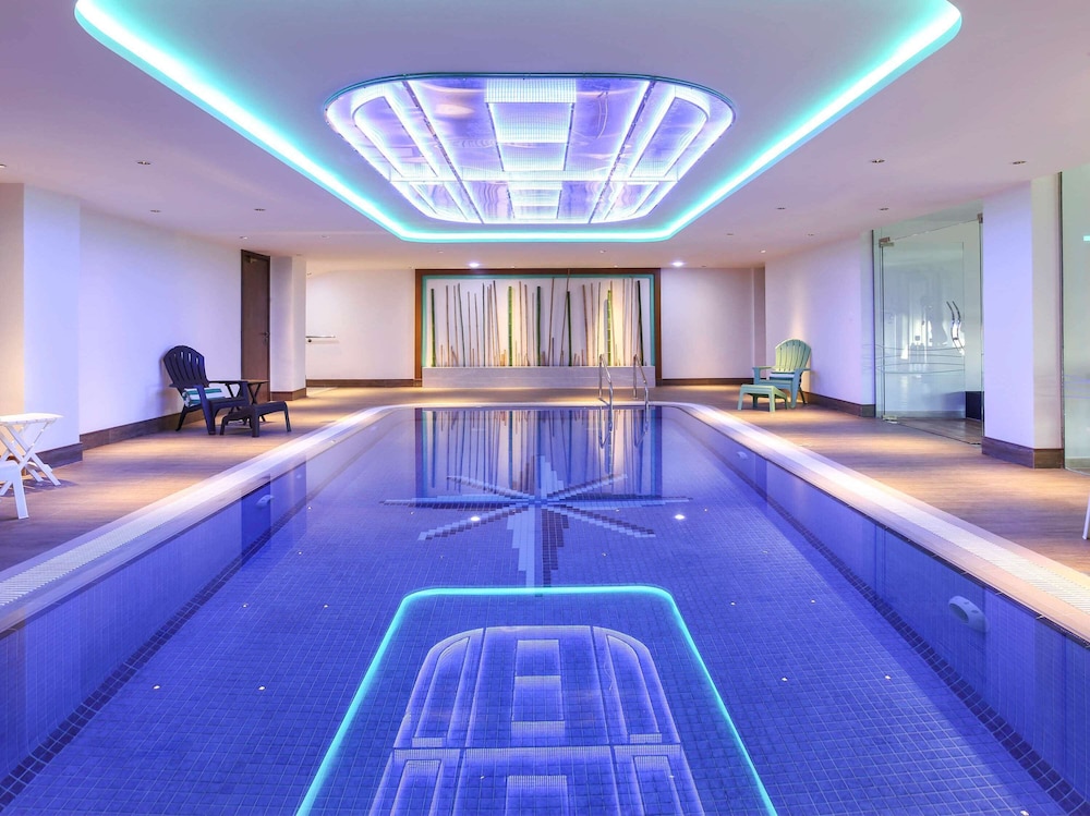 swimming pool spa