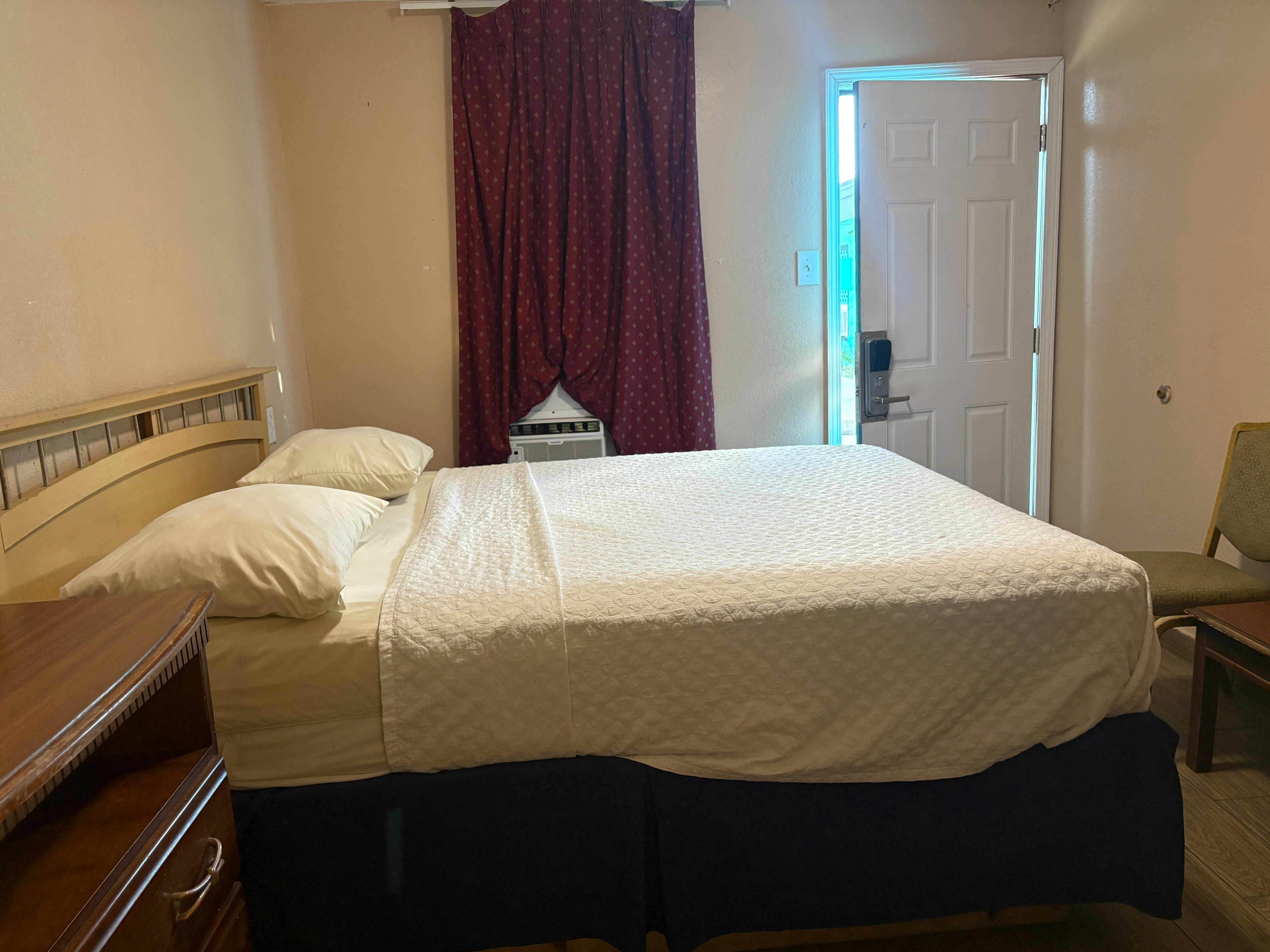 Queen Bed Non-Smoking