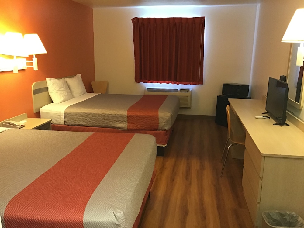 Motel6 Espanola, NM 9/48