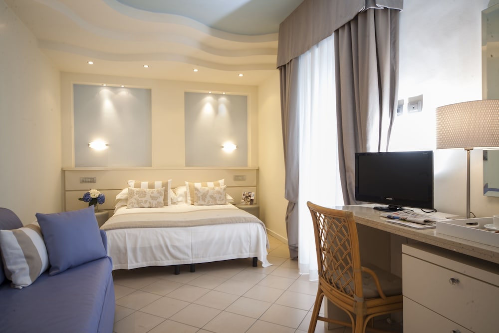 Hotel Mon Cheri 35/73