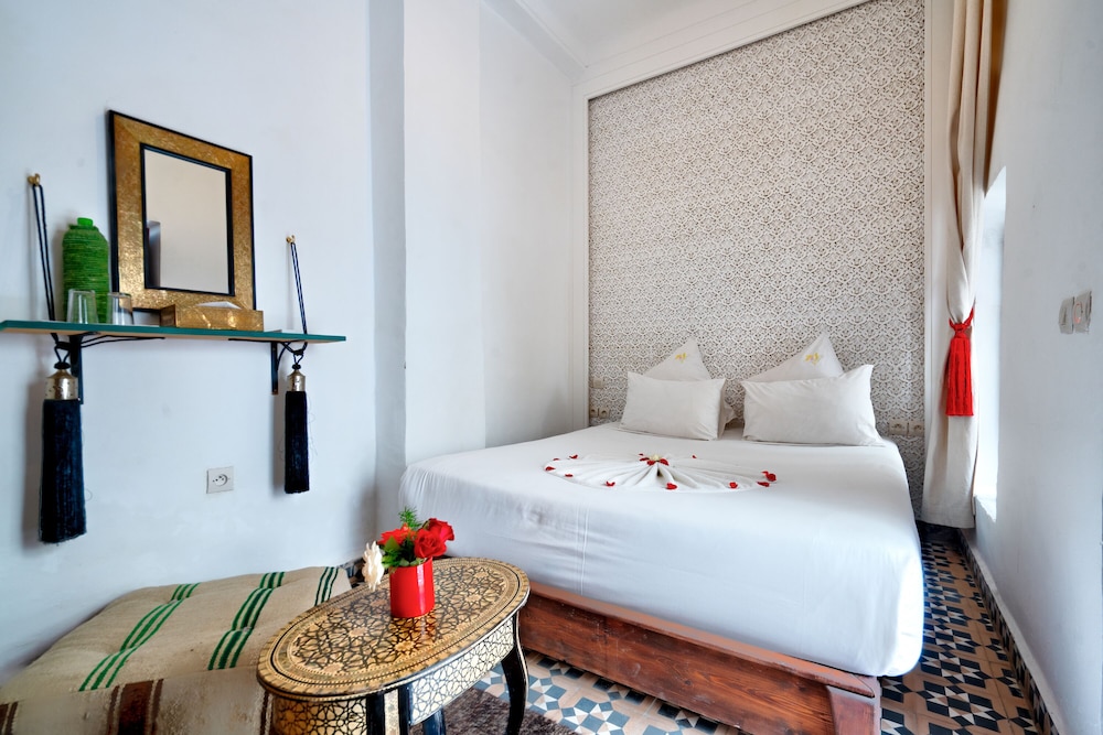 Riad Lumiere D Orient 12/73