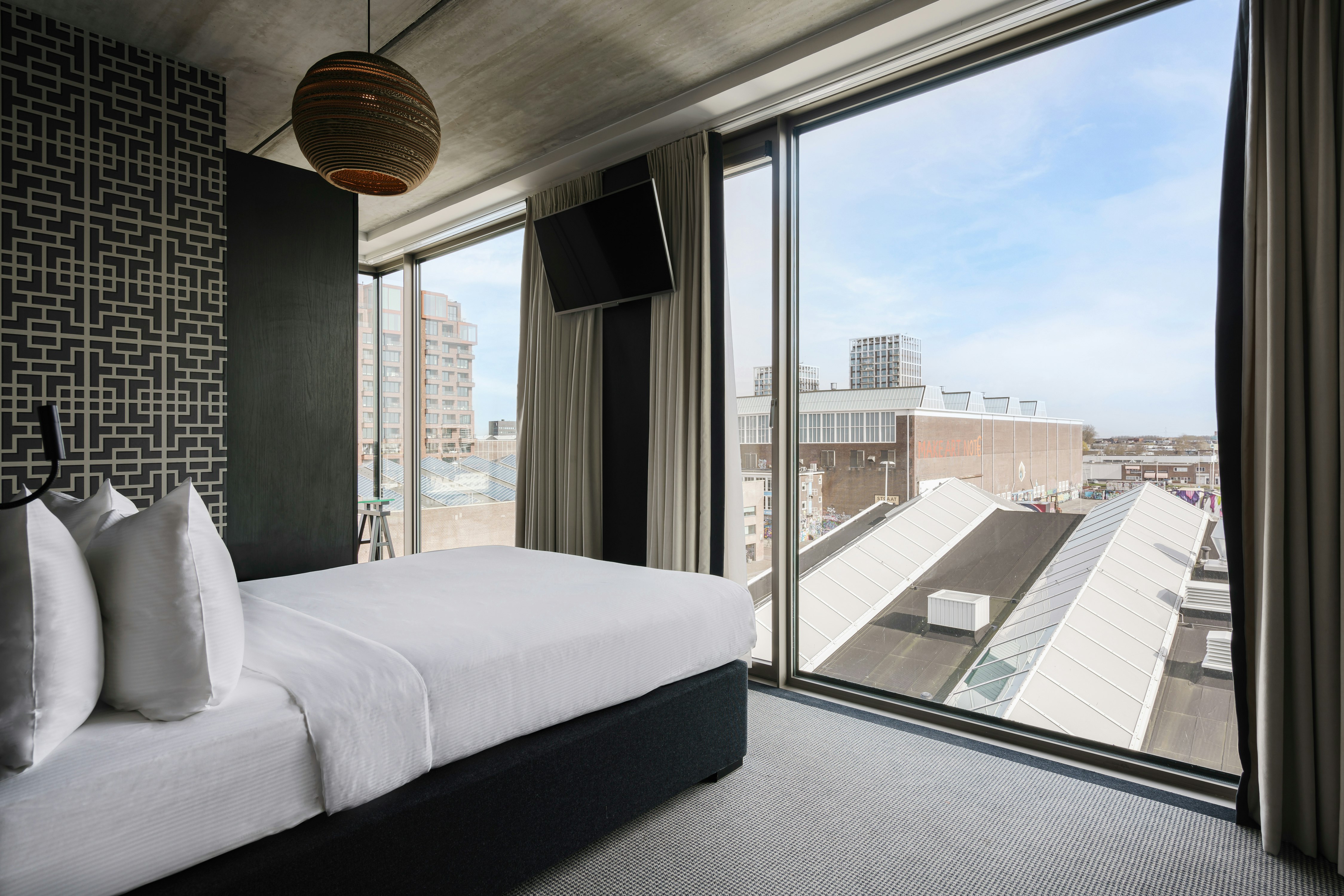 GUEST ROOM, QUEEN BED