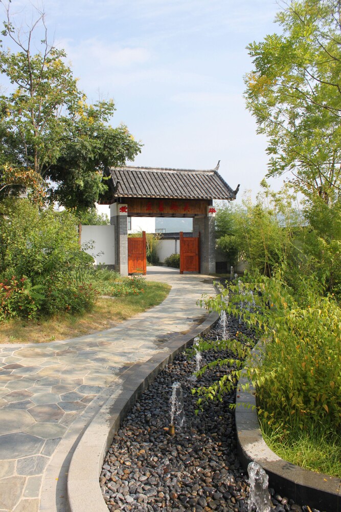 The Brigh Eco Hotel Yantai 50/56