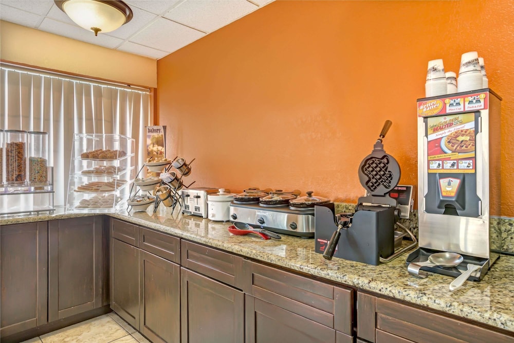 Microtel Inn And Suites Houston 25/32