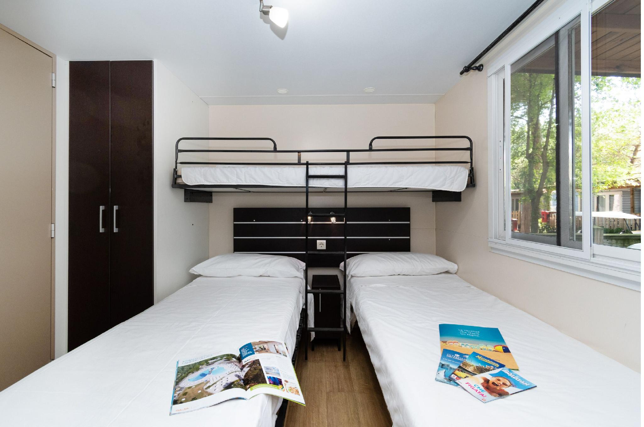 2 Bedrooms, Mobile Home, Superior