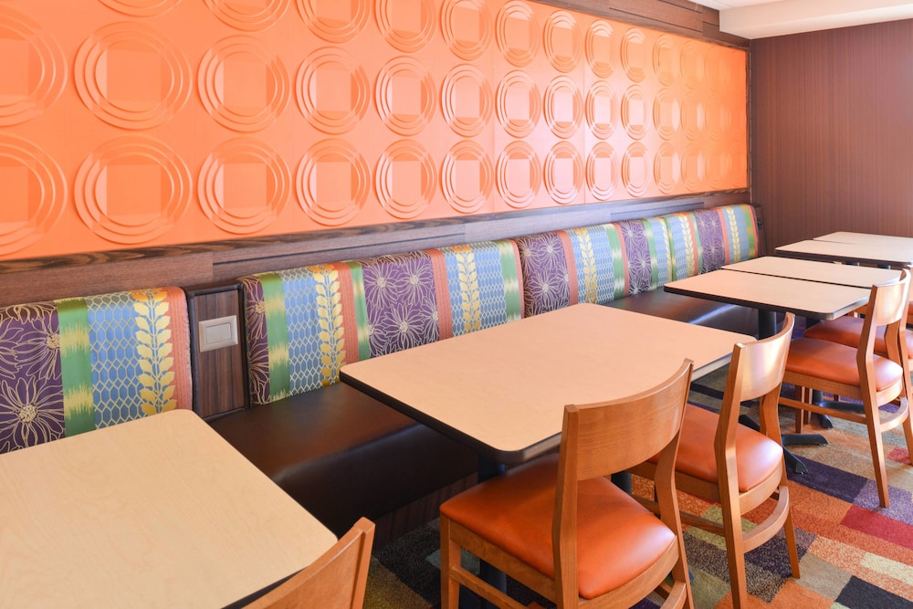Fairfield Inn And Suites Bloomington 57/66