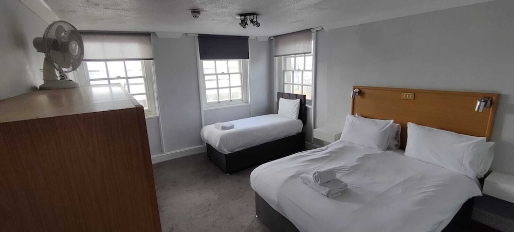 Royal Hotel 11/50