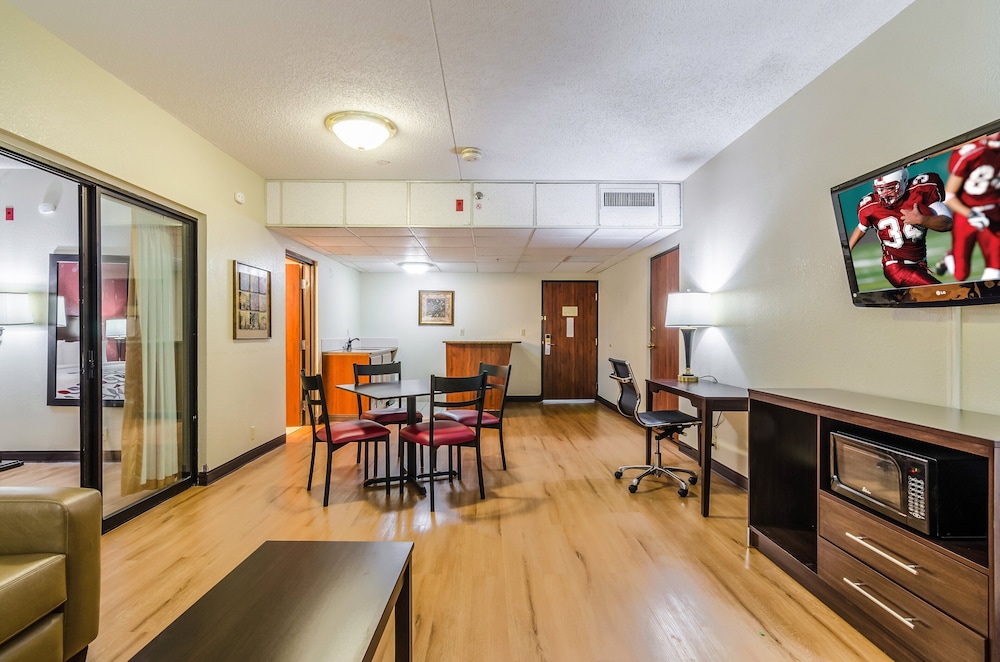 Red Roof Inn Conference Center Wichita Airport 25/36