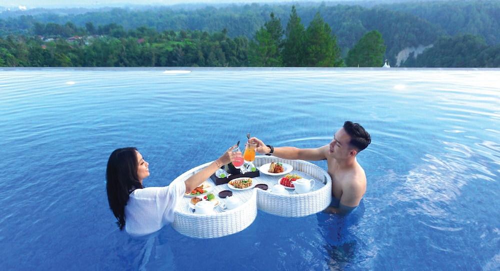 The Balcone Hotel and Resort 44/54