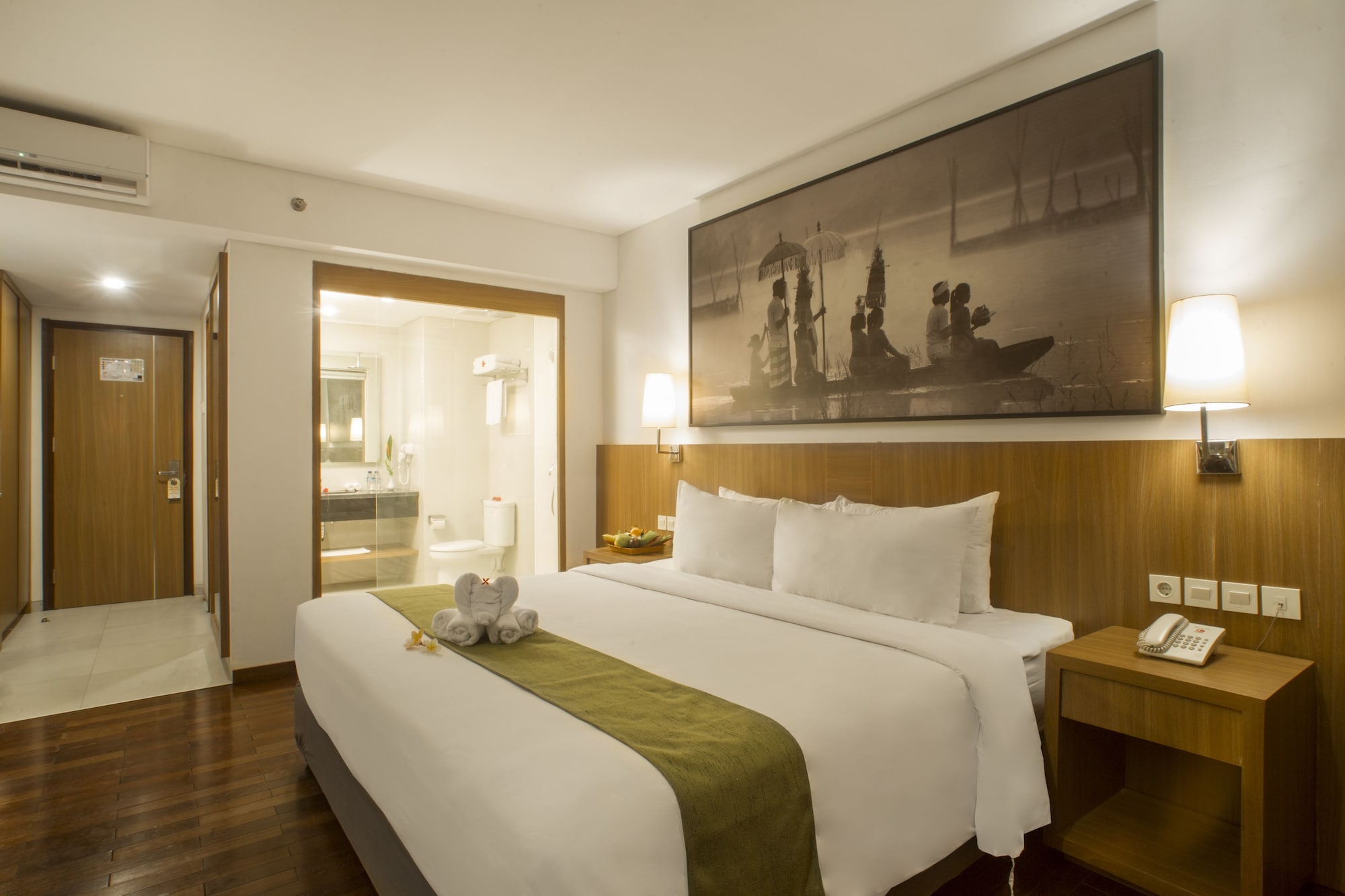 ROOM, DELUXE BUILDING