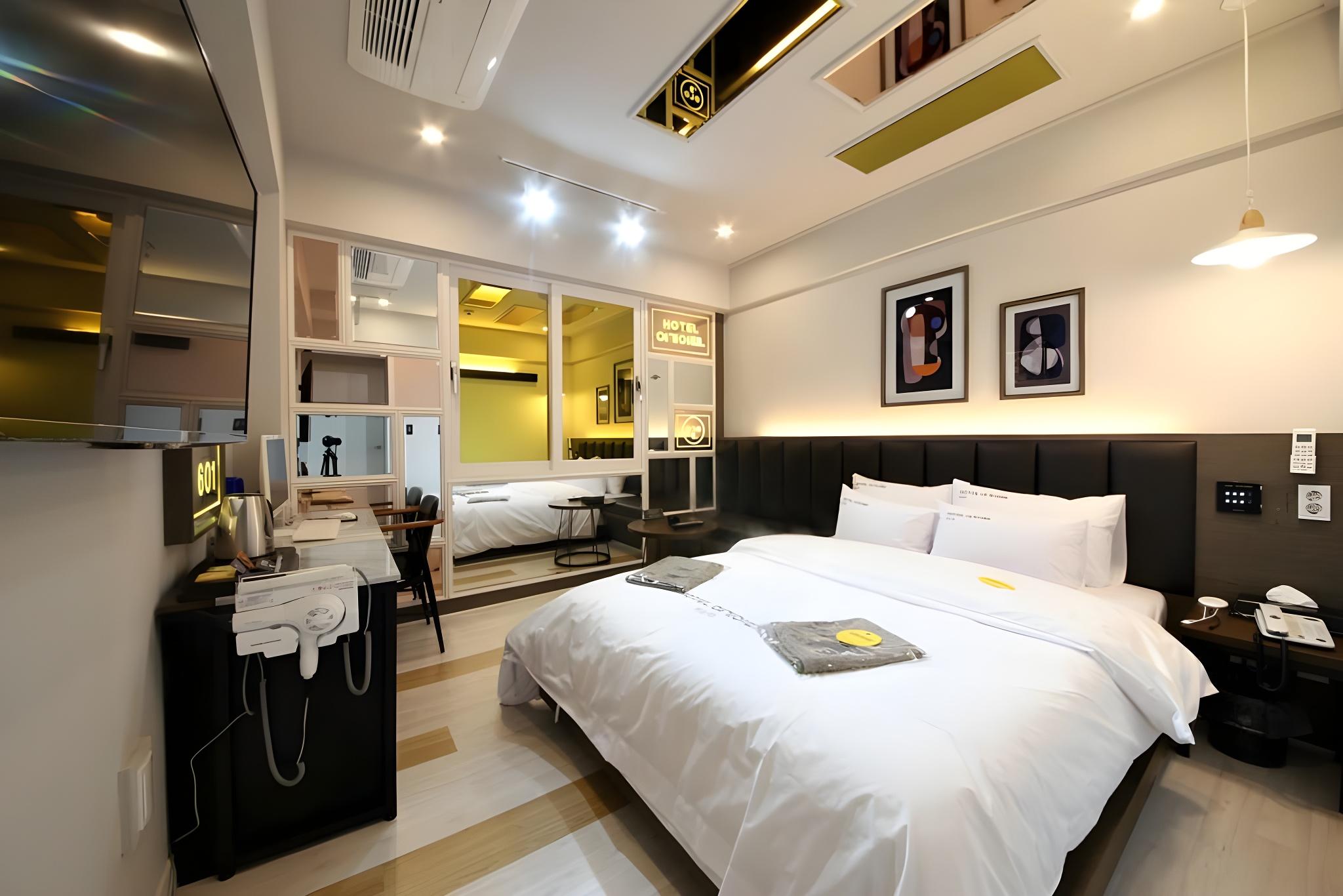 Good, Queen Bed