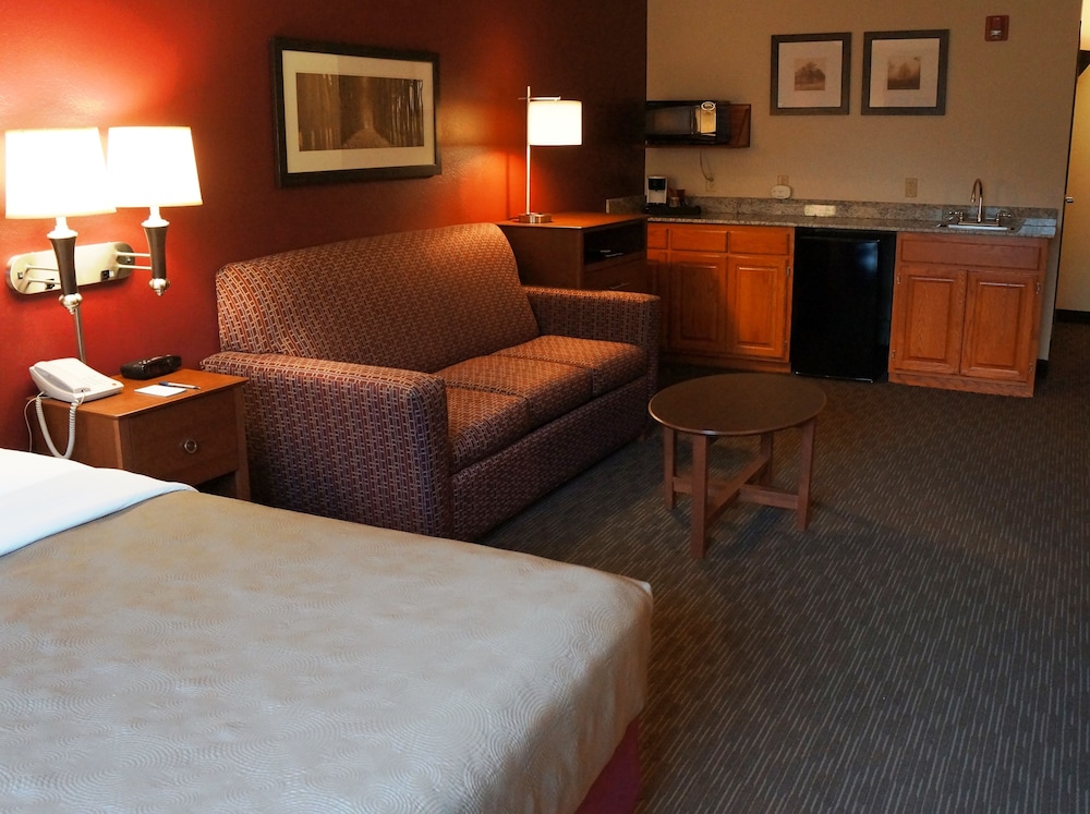 AmericInn by Wyndham Baldwin 13/34