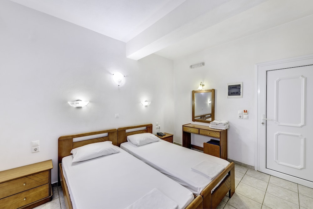 ROOM, TWIN BEDS, SMALL