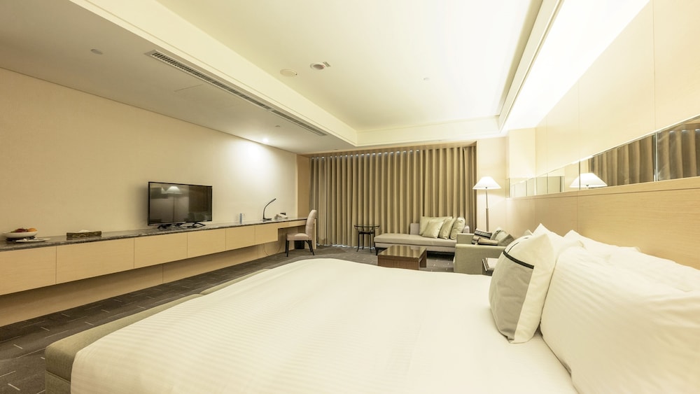 CHECK inn SELECT Taichung Dadun 17/48