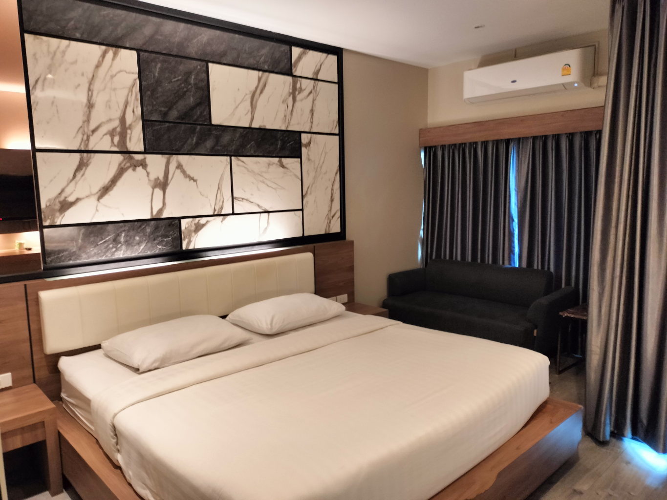 The Chess Hotel 16/38