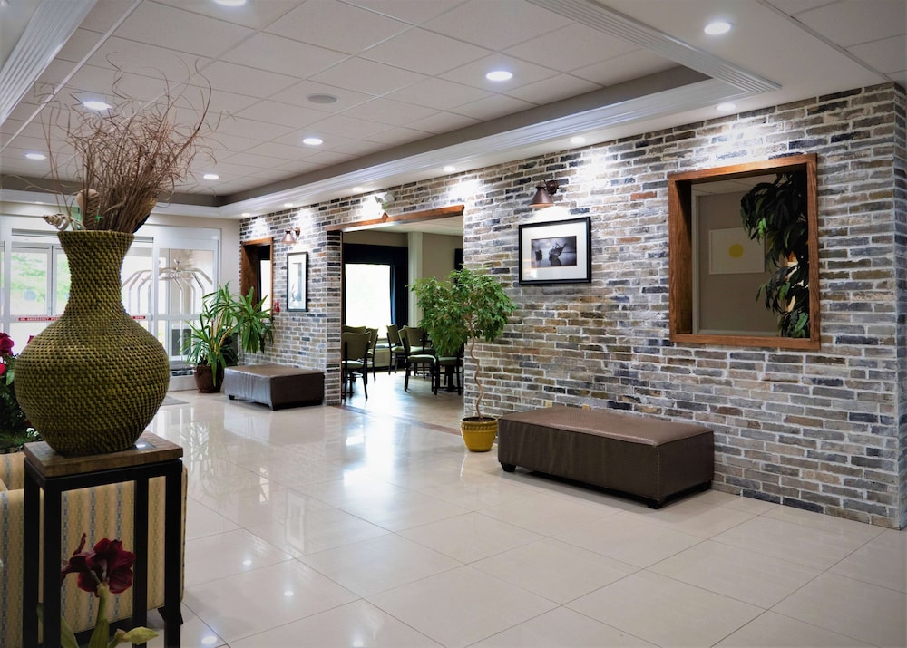Days Inn & Suites by Wyndham Savannah North I-95 6/41