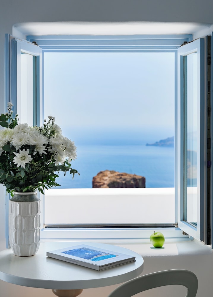 Astra Suites 2/50