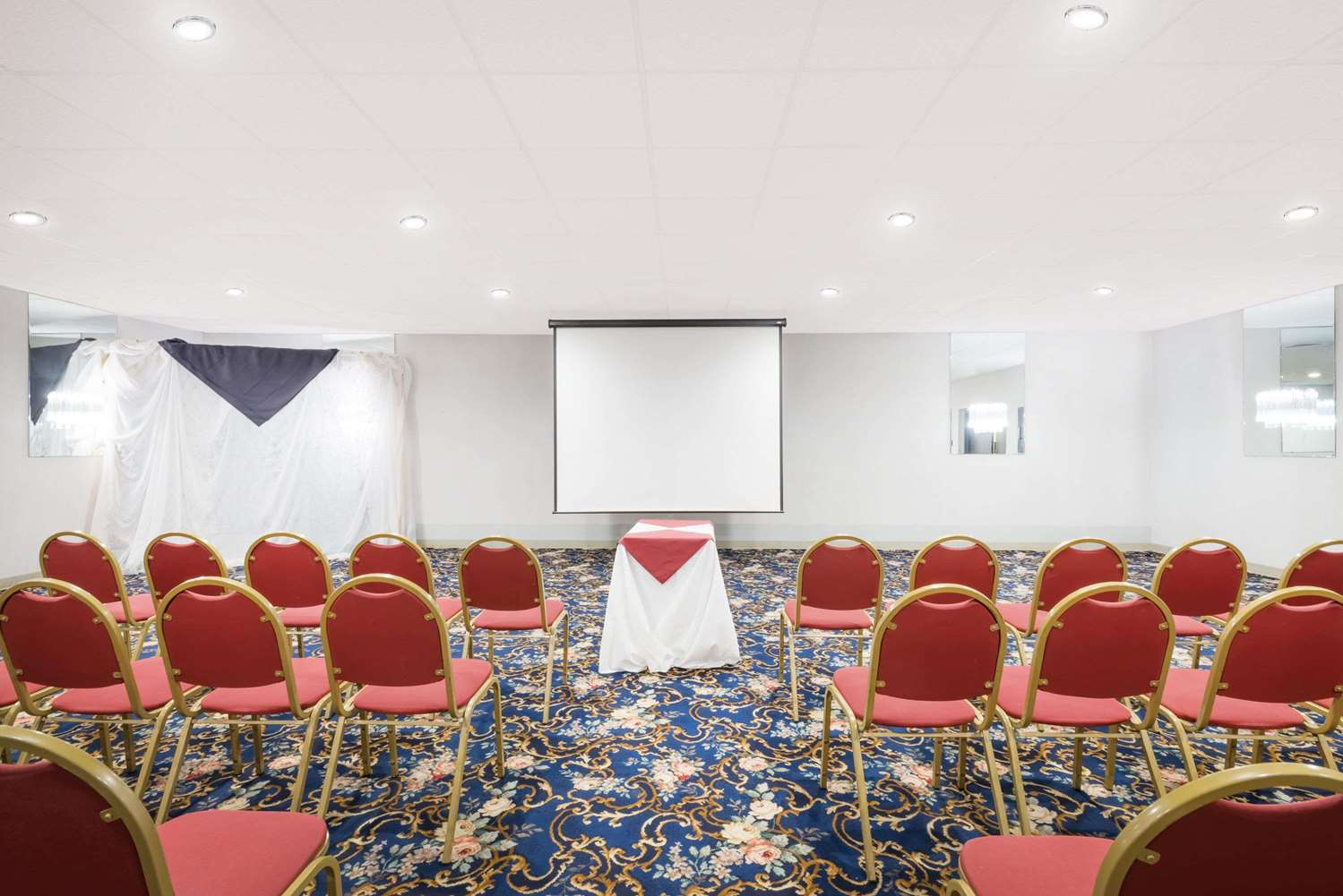 Ramada by Wyndham Watertown/Thousand Islands NY 21/37