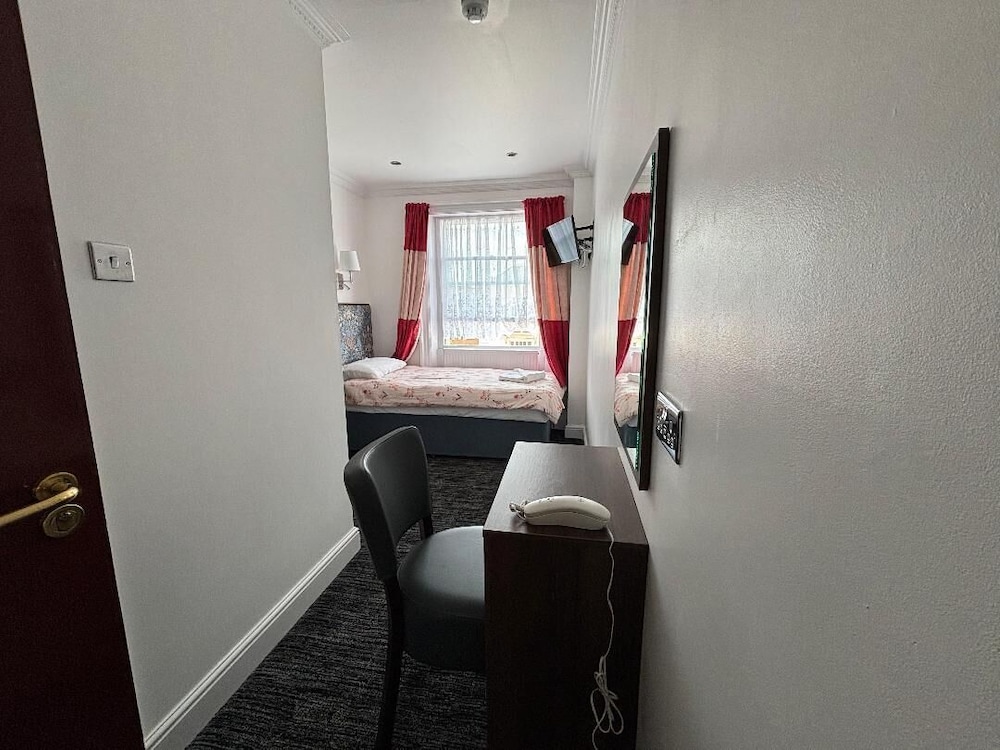 ROOM, SINGLE