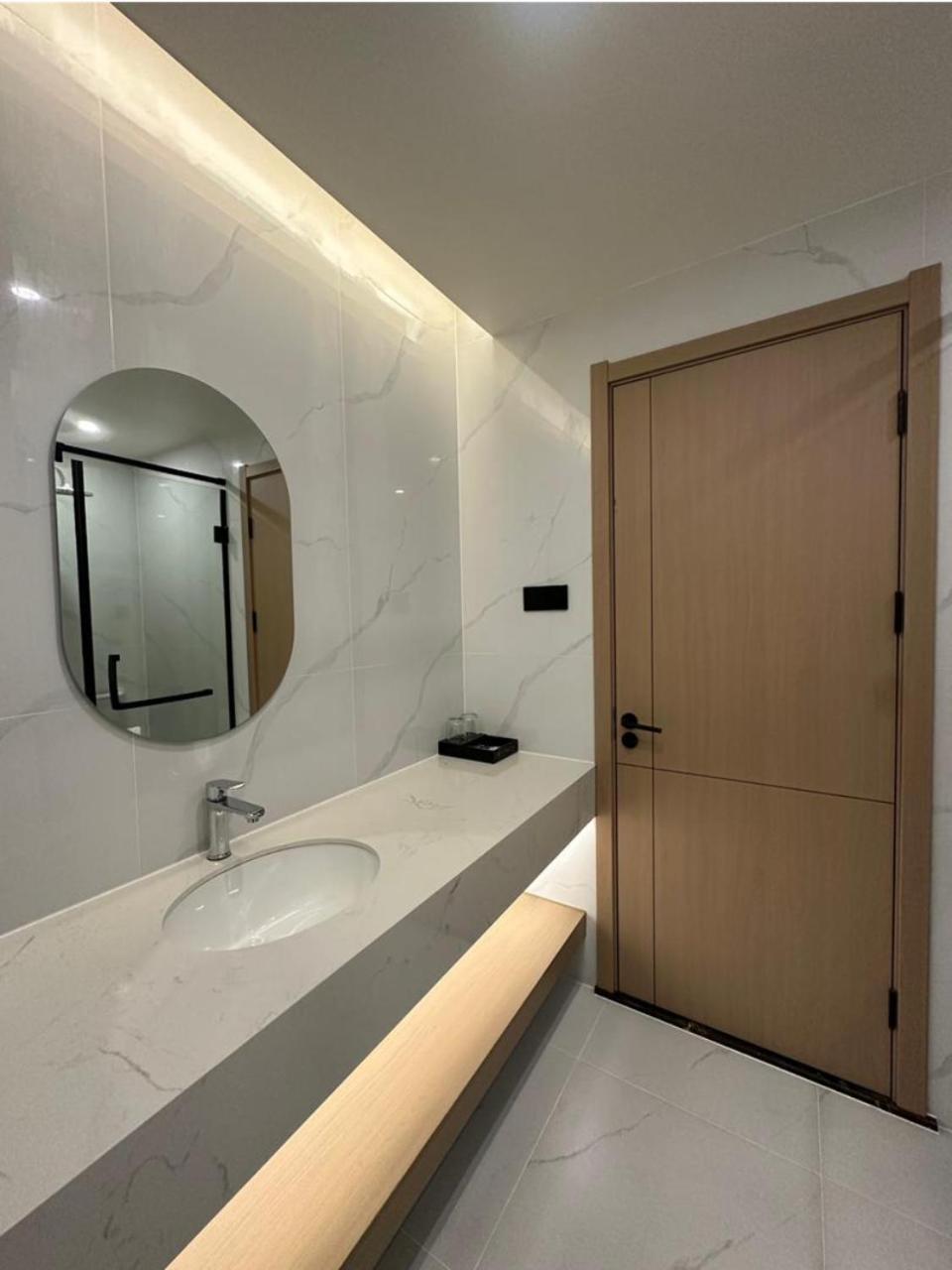 The MAJULAN Hotel 39/43
