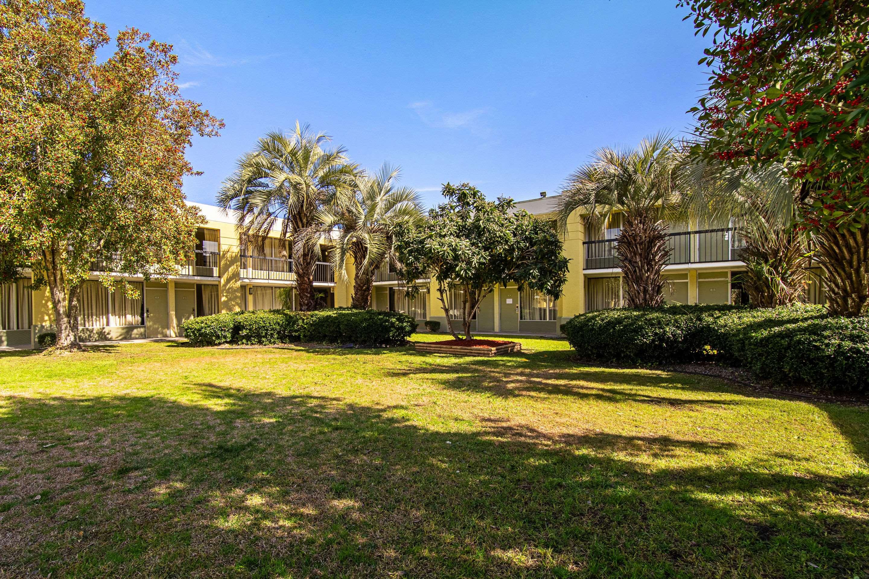 Quality Inn 25/28
