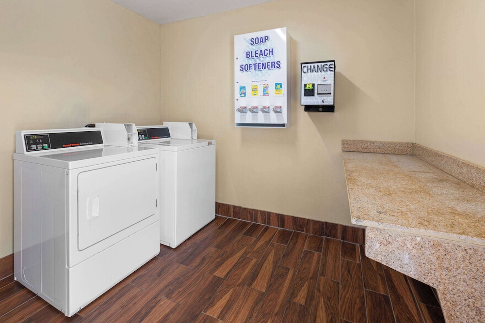 Days Inn by Wyndham Wauseon 7/49