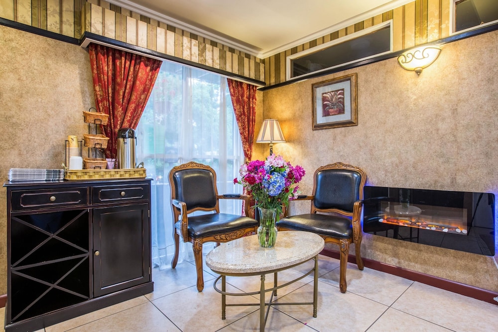 Clarion Collection Carmel Oaks Inn 26/28