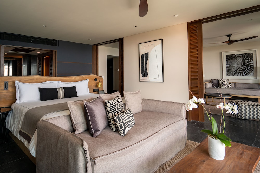 Master, Suite, King Bed, Ocean Front