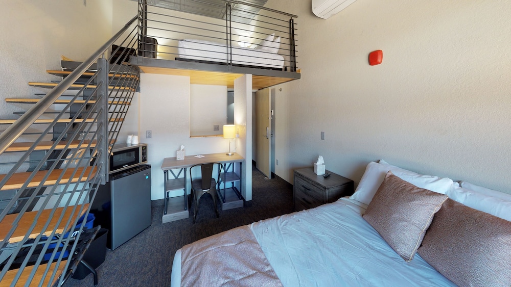 The Hotel Sturgis 12/50