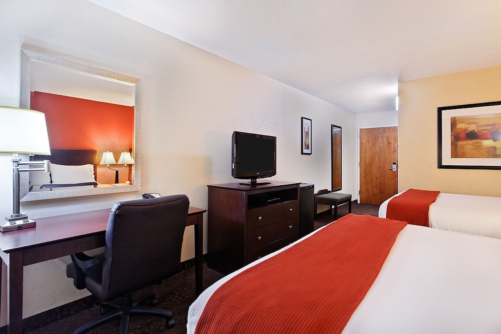 Holiday Inn Express Hotel and Suites Knoxville-North-I-75 Exit 112 14/61