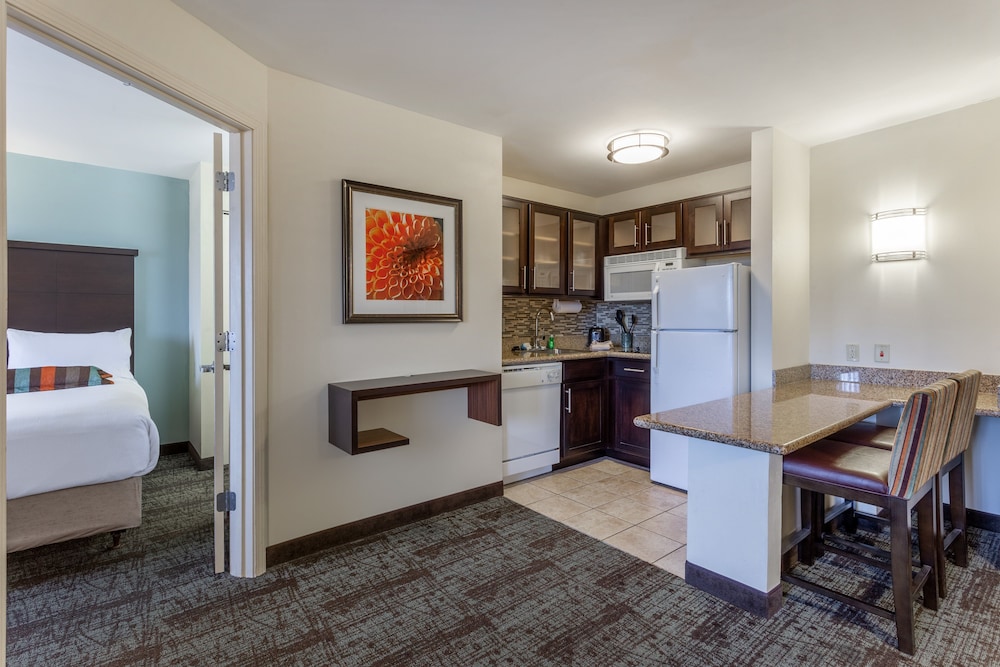 Staybridge Suites Davenport 49/64