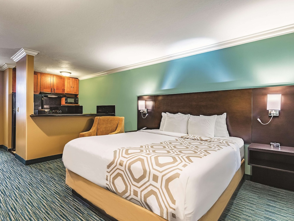 La Quinta Inn & Suites by Wyndham San Francisco Airport West 7/48